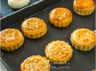 沉甸甸的不仅仅是月饼更重要的还有心意